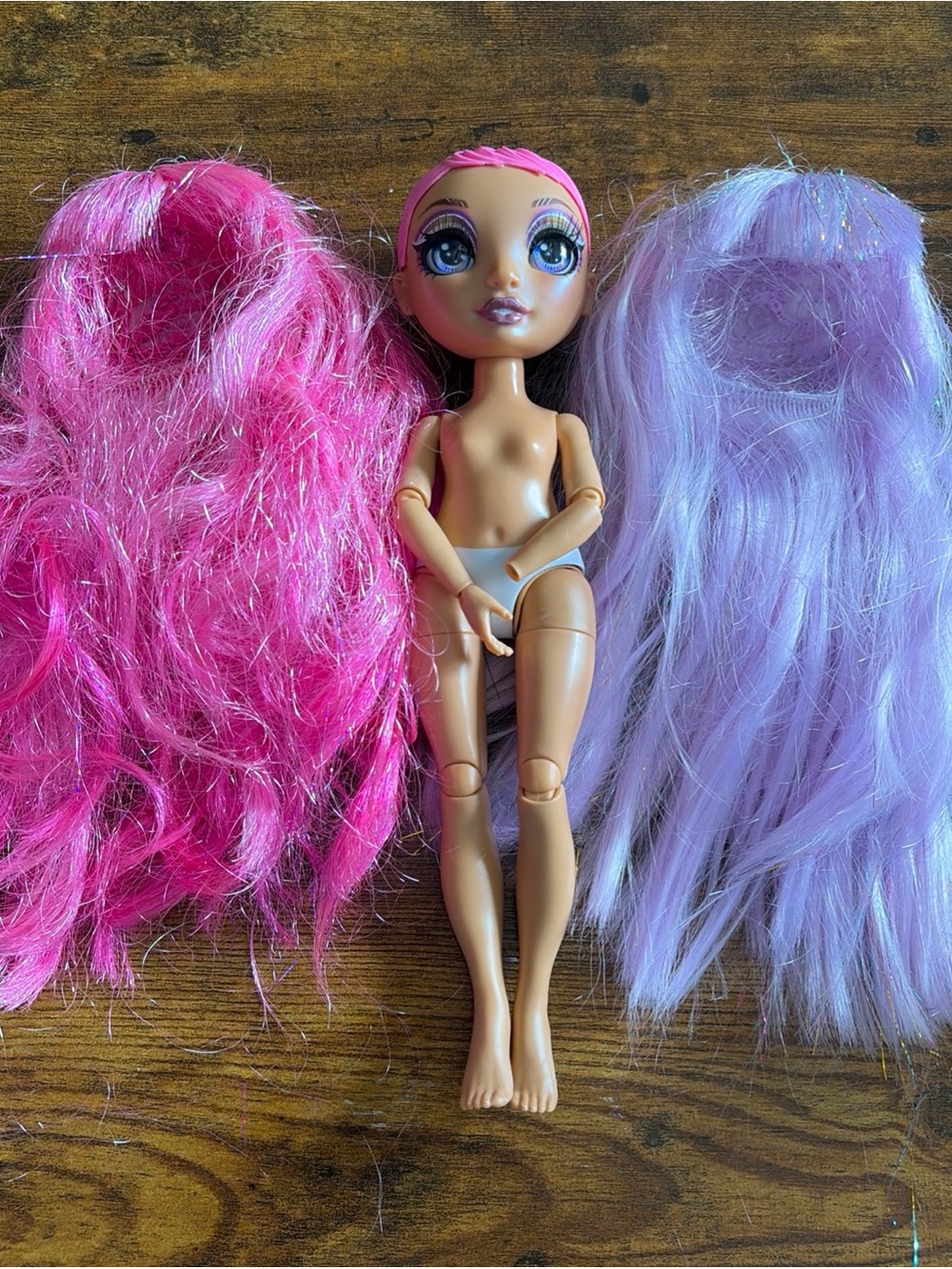 Rainbow High Avery Styles with 2 wigs MISSING HAND 11”